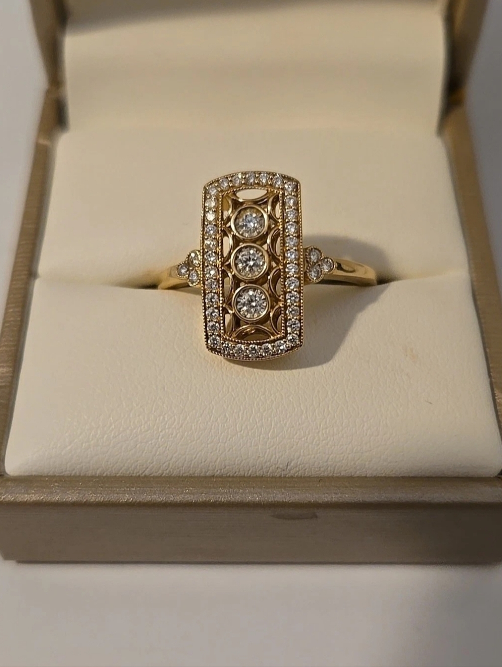 18K Gokd  Diamond Ring. Art Deco Style  Size 9.5. With Box. Weight 5.17G